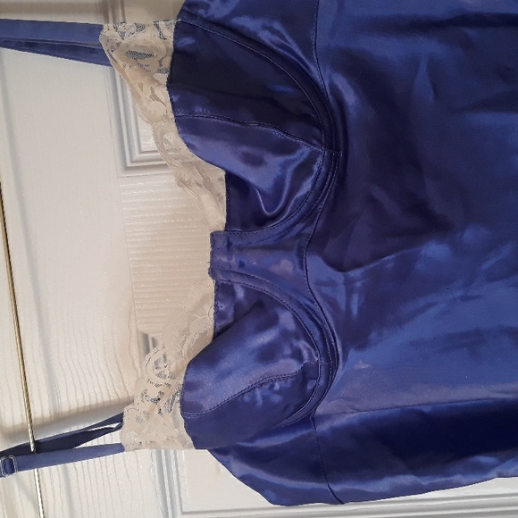 VTG Victoria's Secret purple slip and robe set - Picture 5 of 10